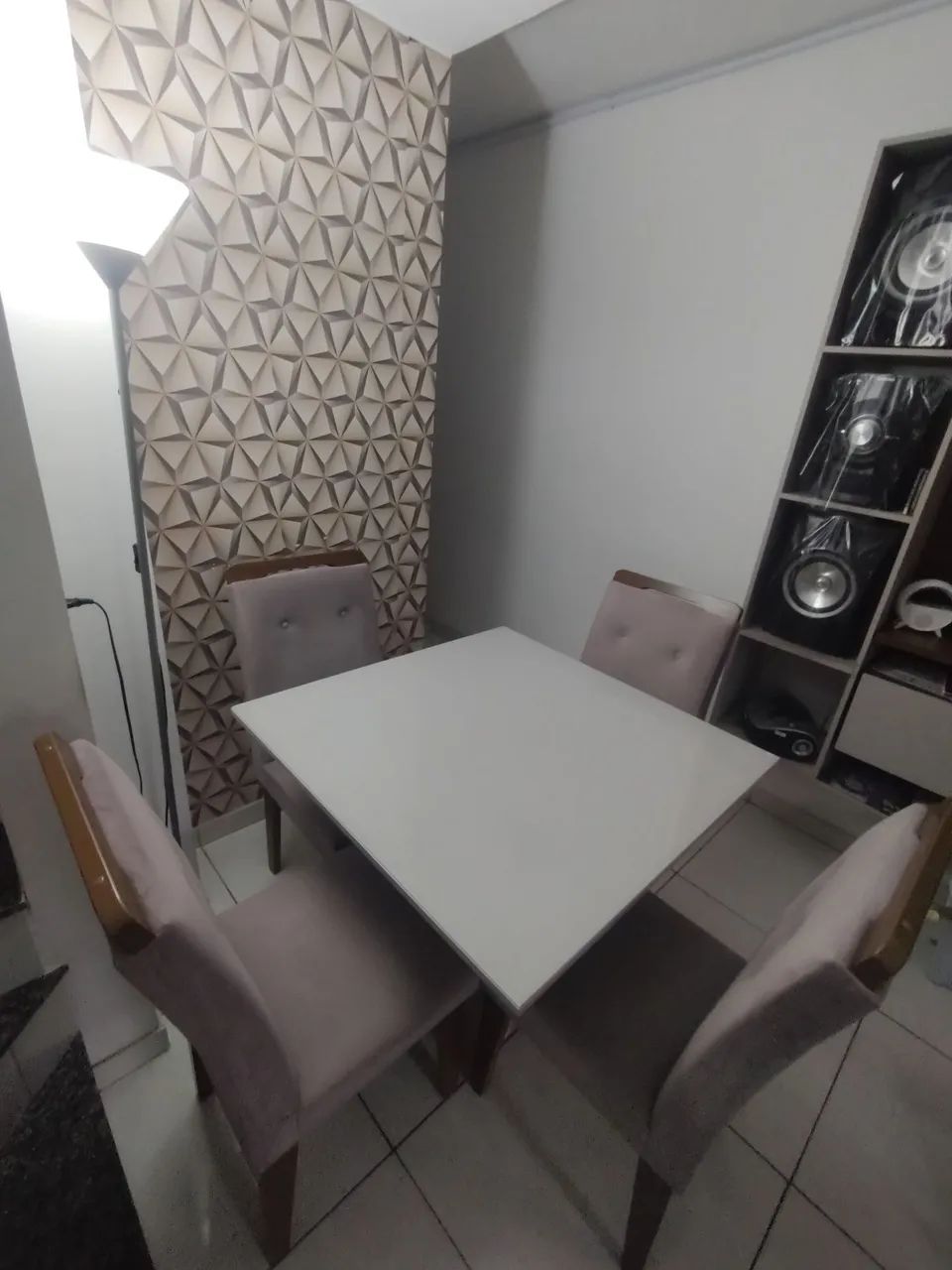 Vendo Mesa tampo de vidro com 4 Cadeiras - Foto 4