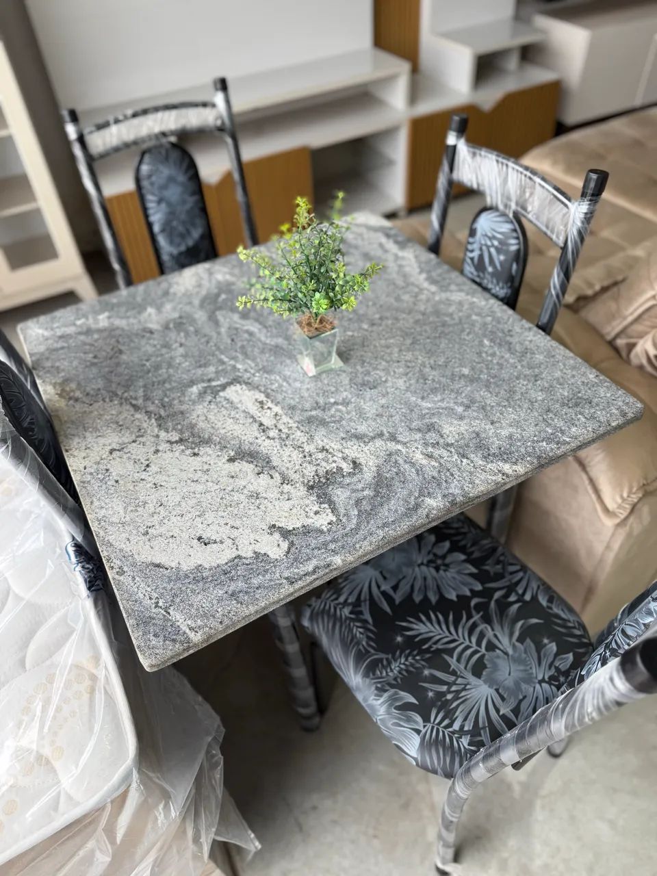 Mesa de jantar de mármore com 4 cadeiras em mega Promoção! - Foto 3