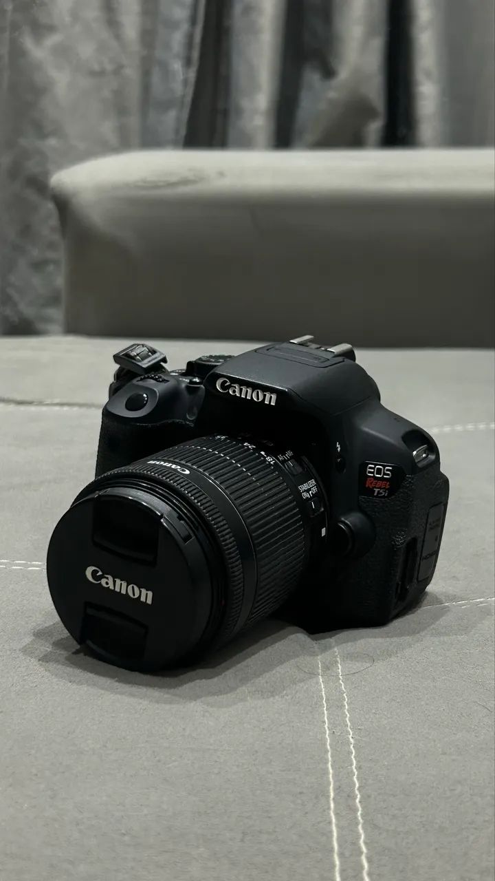Câmera Canon T5i e lente do kit (18-55) - Foto 2