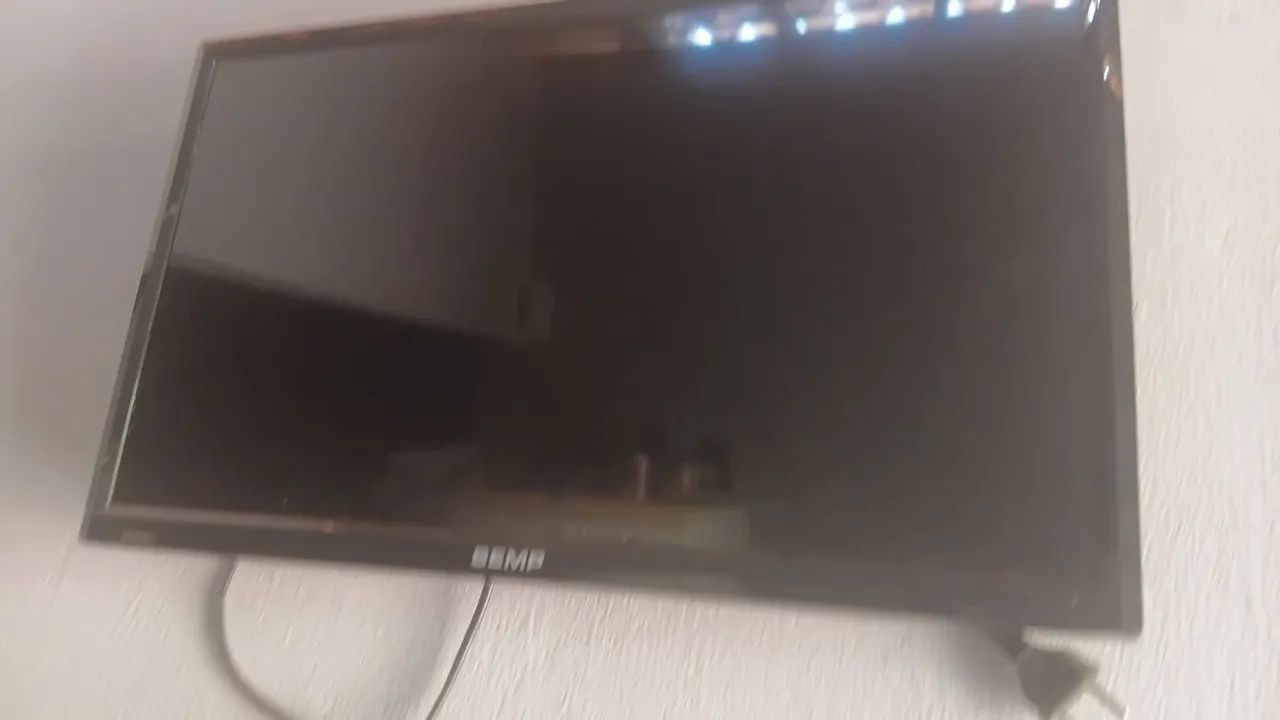 TV 24 polegadas funcionando perfeitamente 