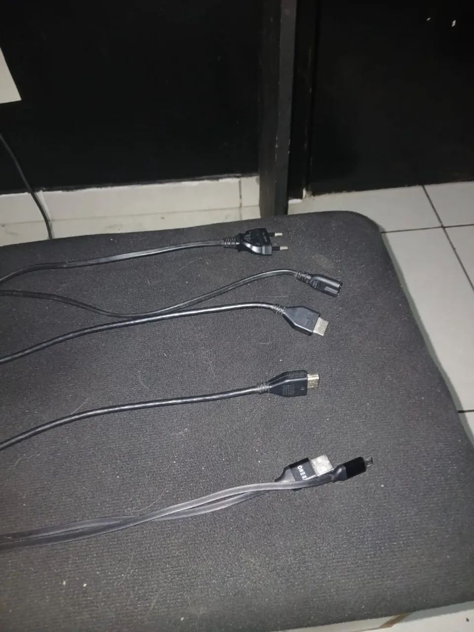 VENDO PS4 SLIM COM 2 JOGOS E 1 CONTROLE E COM TODOS OS CABOS - Foto 4