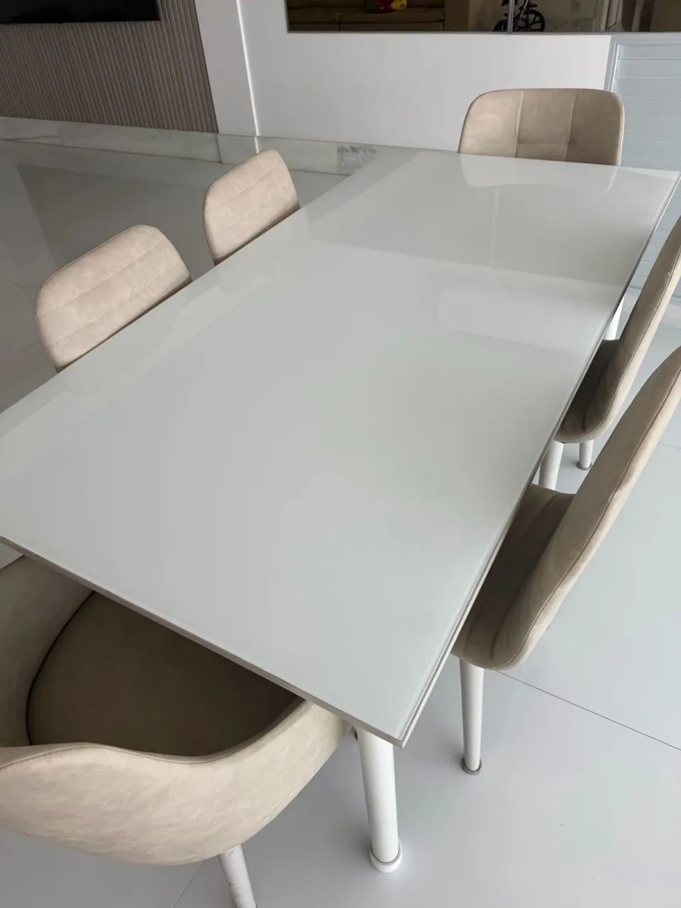 Vendo conjunto de mesa e cadeiras 