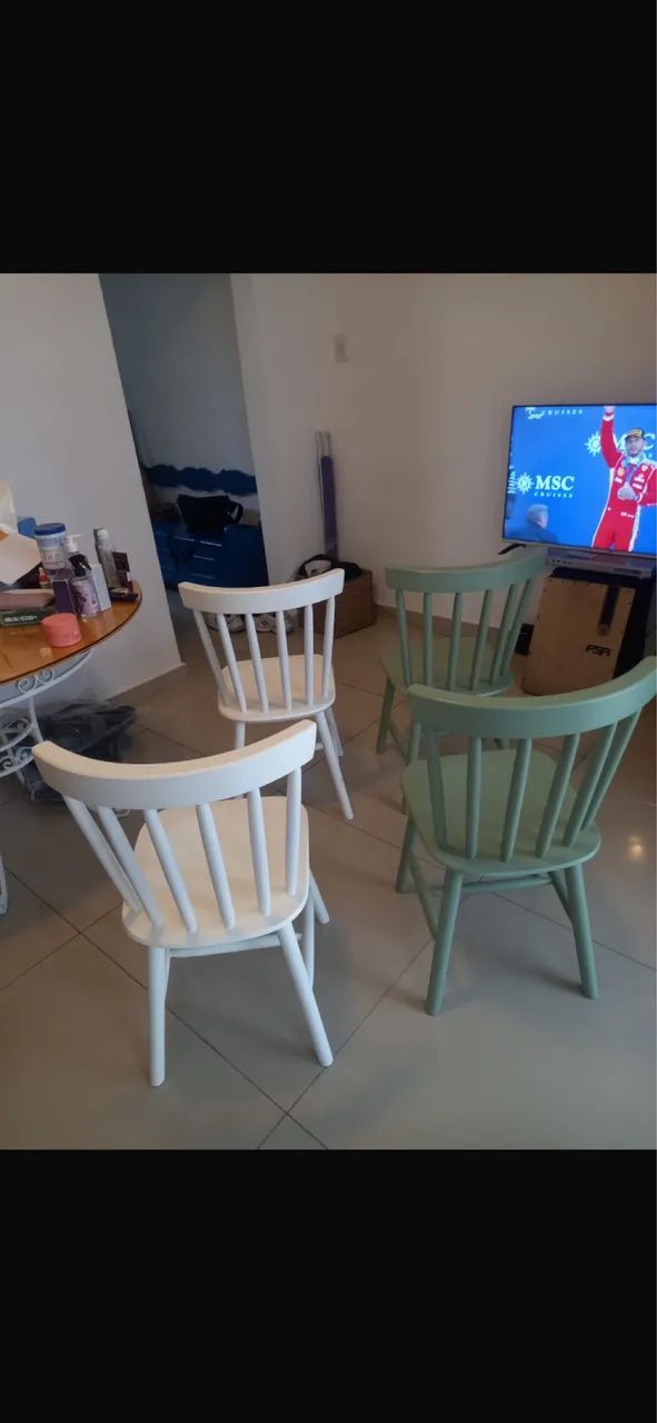 Vendo mesa de jantar e 4 cadeiras - Foto 2