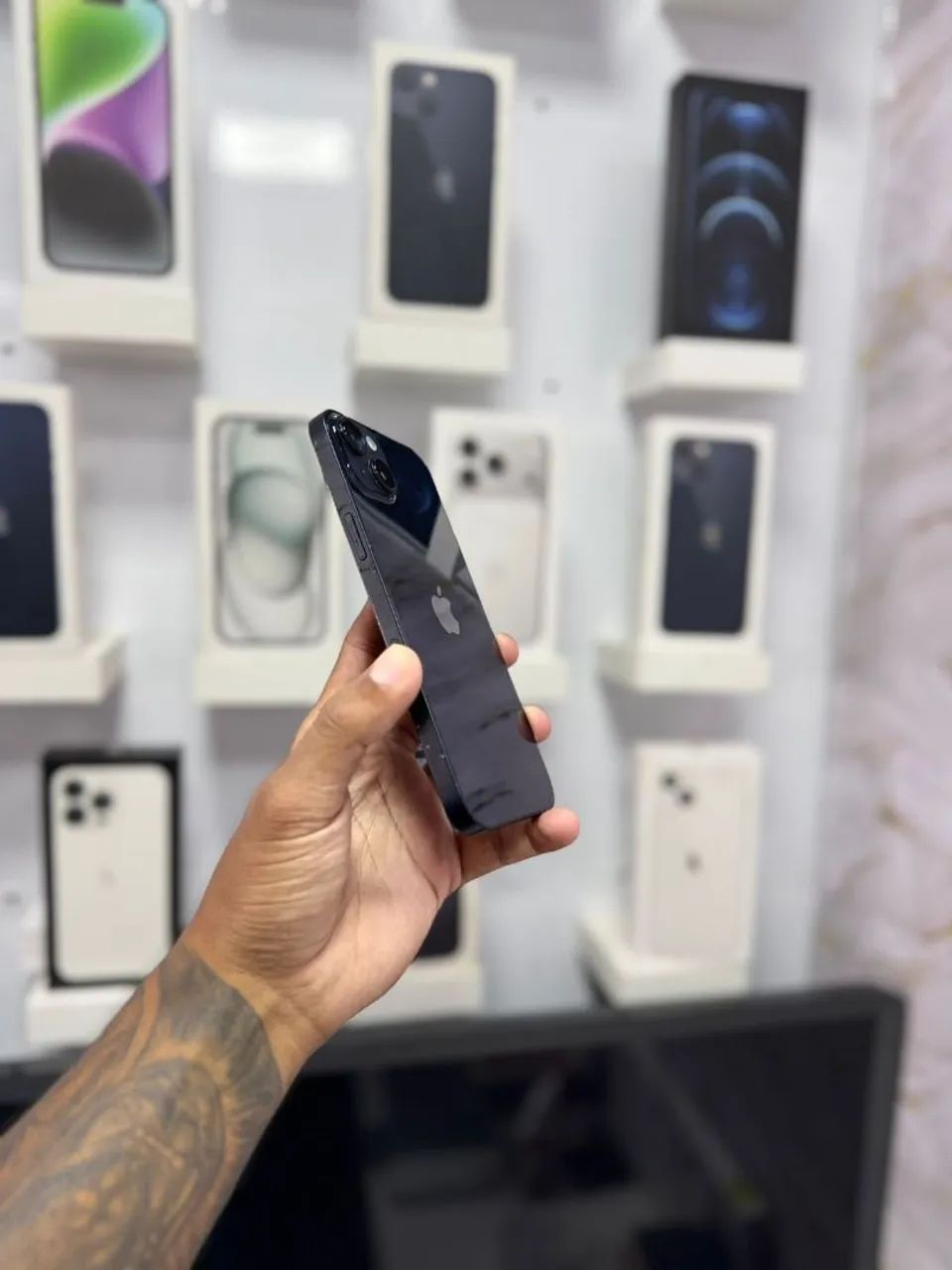 IPHONE 14 128GB PRETO<br>R$ 2.599,00 - Foto 2