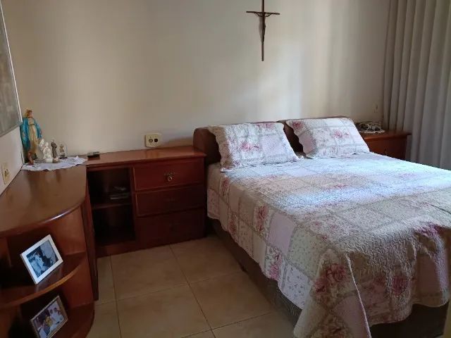 Móveis em madeira "mogno"para quarto casal com 2 mesas cabeceira e peça complementar. - Foto 3