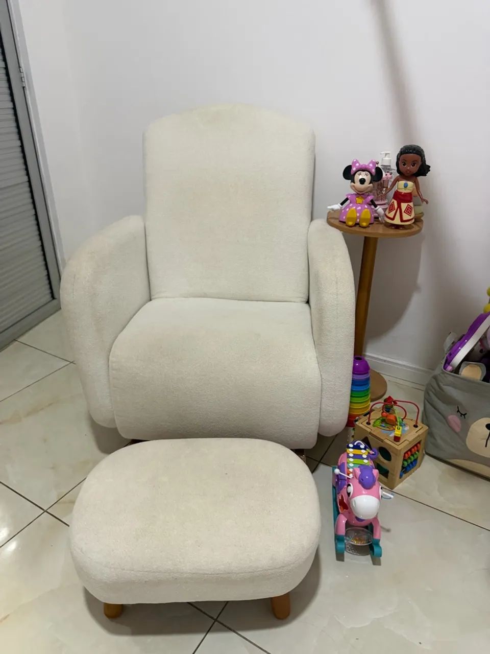 Poltrona amantacao com apoio de pés 