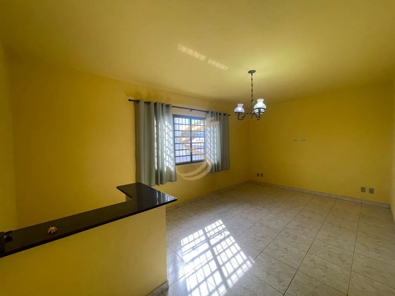 More no Centro: Casa Espaçosa na Rua Carlos Botelho - Foto 5