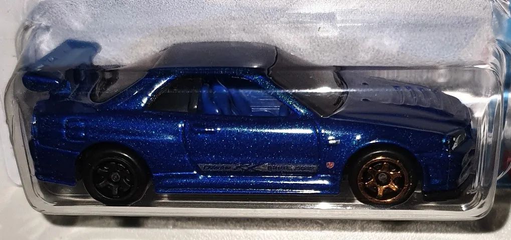 Hot Wheels Nissan Skyline GT-R (BNR34). Variação de cor