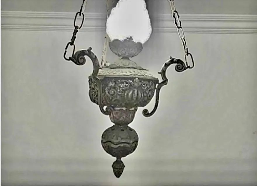LUSTRE TURÍBULO COM  CÚPULA EM CHAMA . ANTIGUIDADE  !
