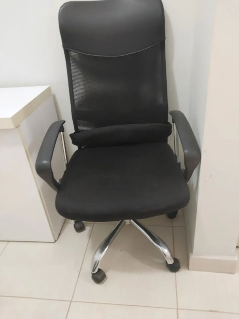 POLTRONA GIRATÓRIA NOVA