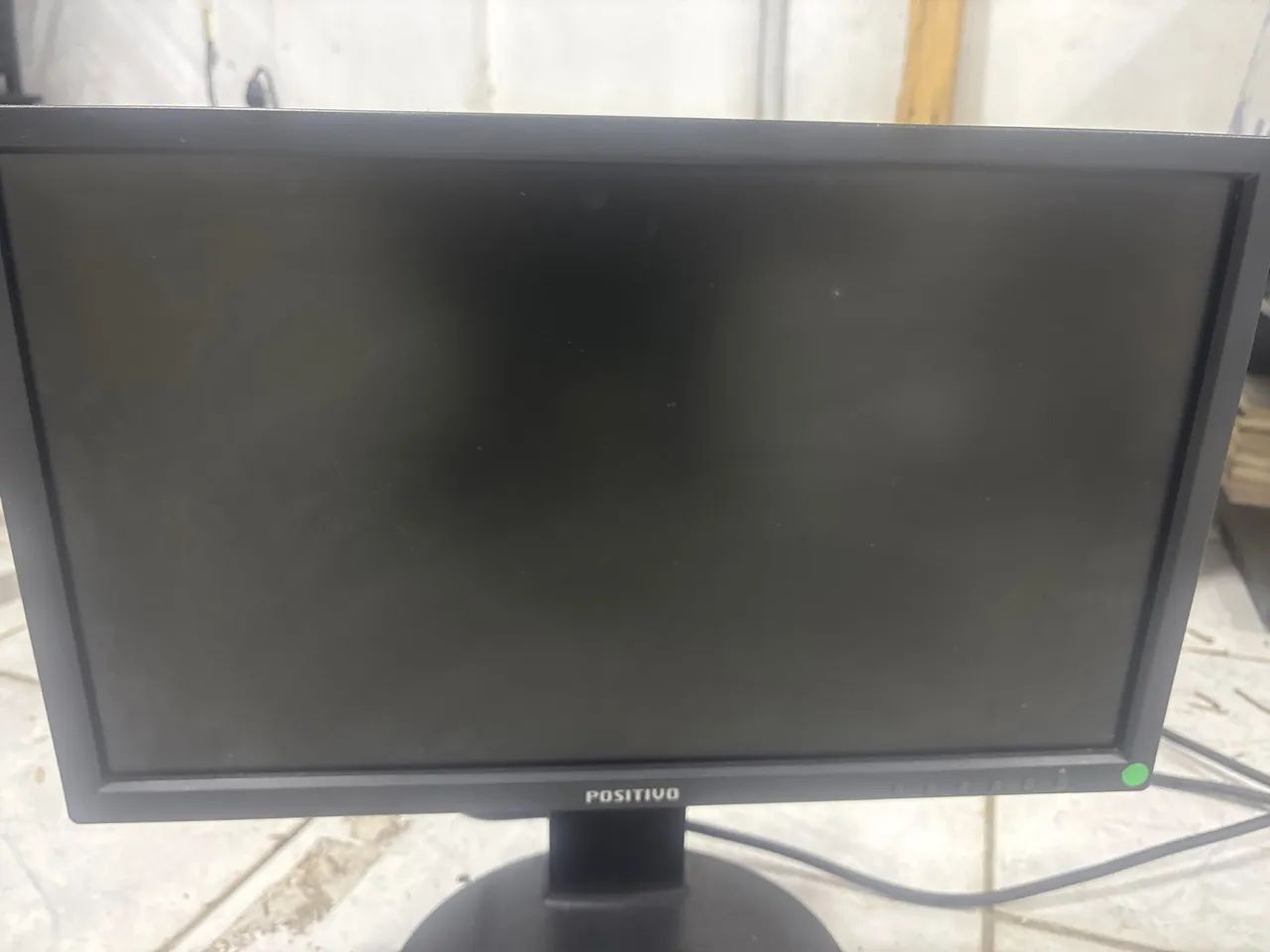 Monitor positivo usado em excelente estado