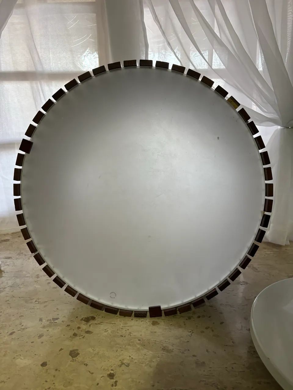 Pendente ripado accord 1094 diâmetro 70cm x 22 cm de madeira e acrílico - Foto 4