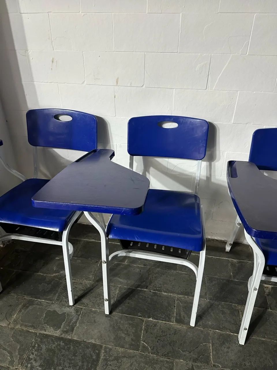 Cadeira escolar seminova 