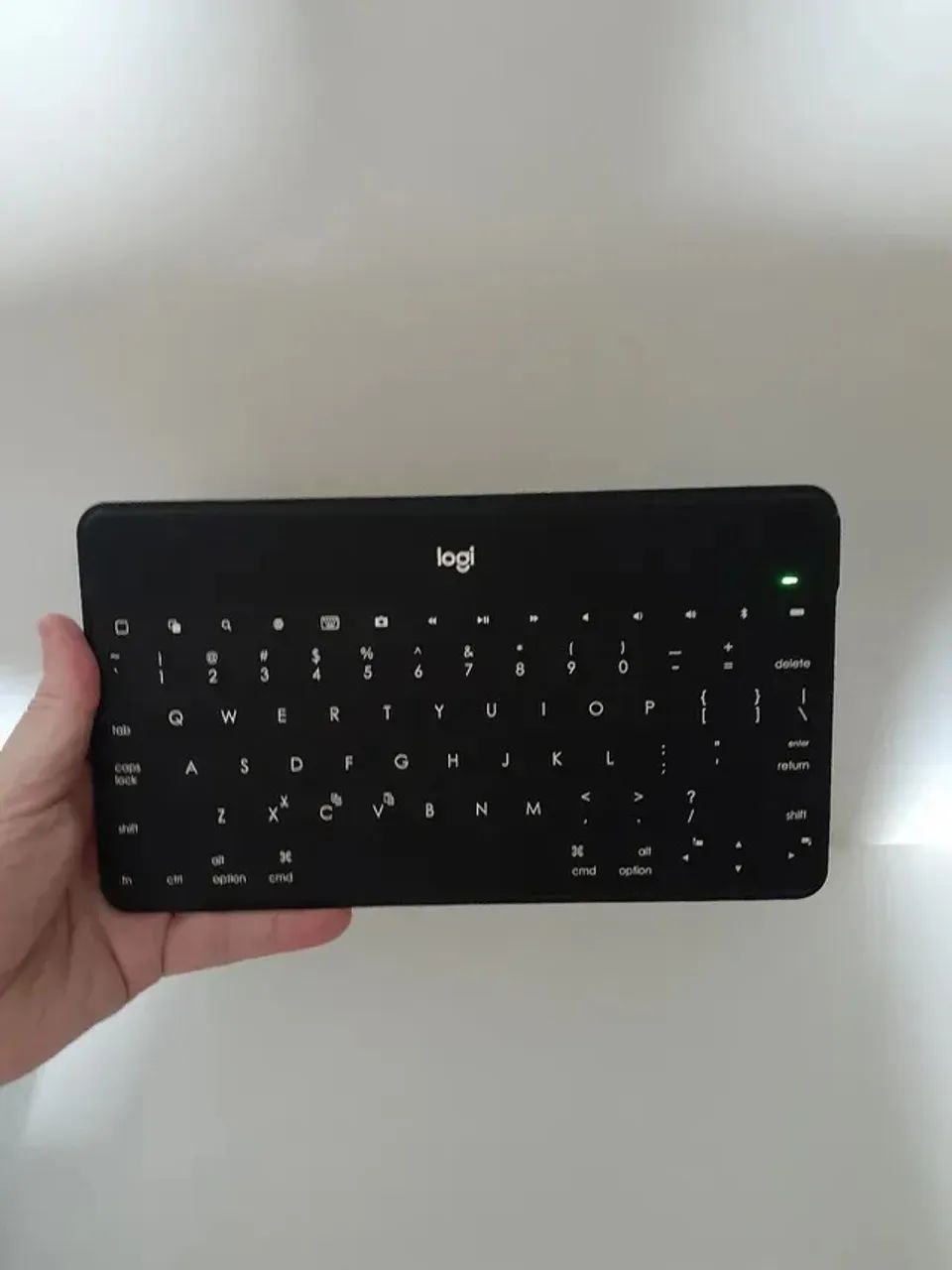 Teclado Ultrafino, Portátil e Resistente a Líquidos Logitech KeysToGo