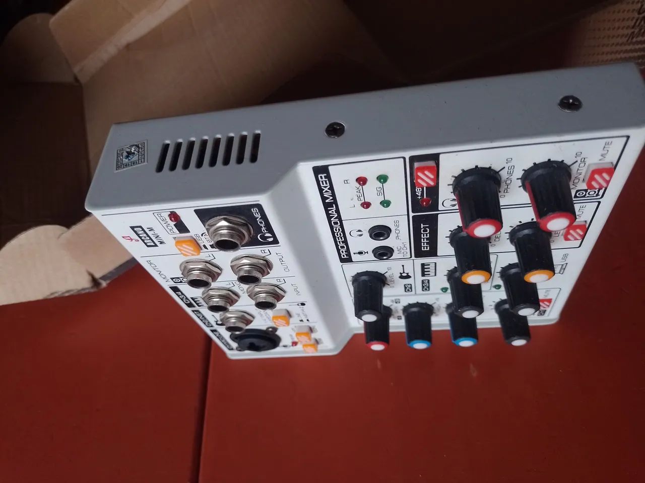 Interface de áudio / mesa de som - Foto 4