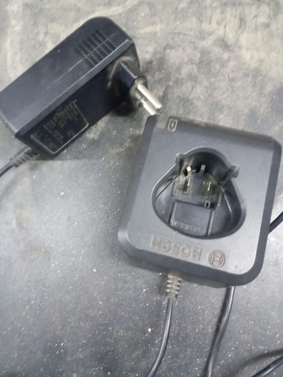 Vendo CARREGADOR DE BATERIA PORTATIL BOSCH  - Foto 2