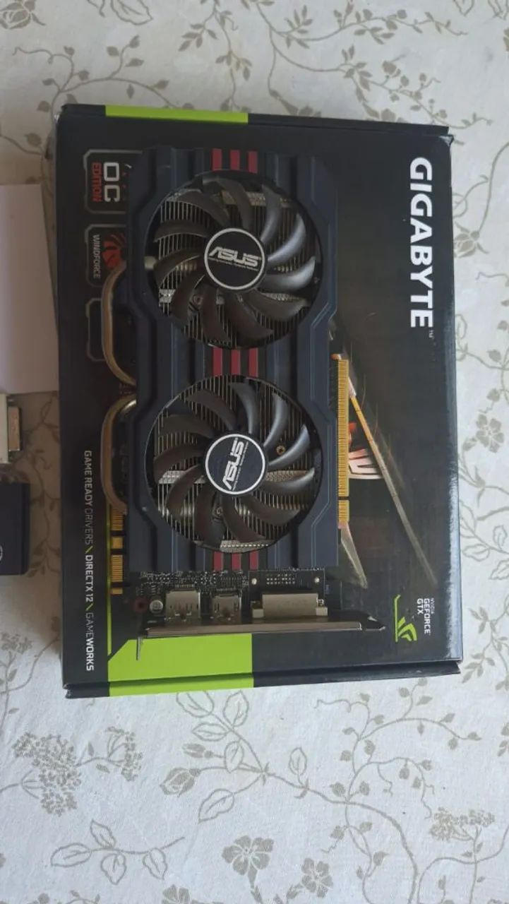 Placa de Vídeo ASUS GTX 750 2GB - Com Defeito / Para Conserto