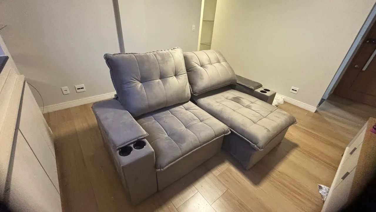 Vendo sofá 2 lugares marrom - Foto 2