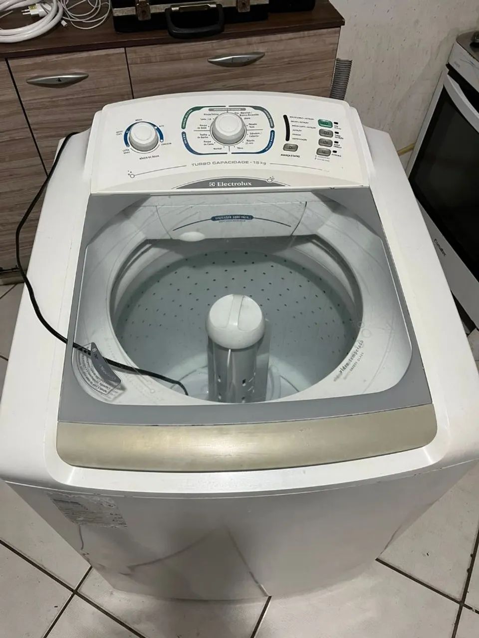 Máquina 15 kl apenas marcas de uso, funciona perfeitamente