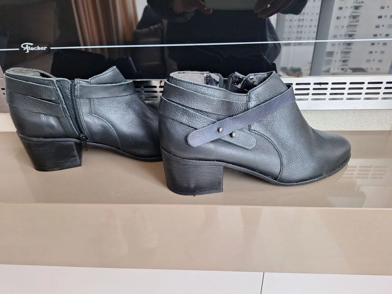 Bota couro feminina nova - Foto 3
