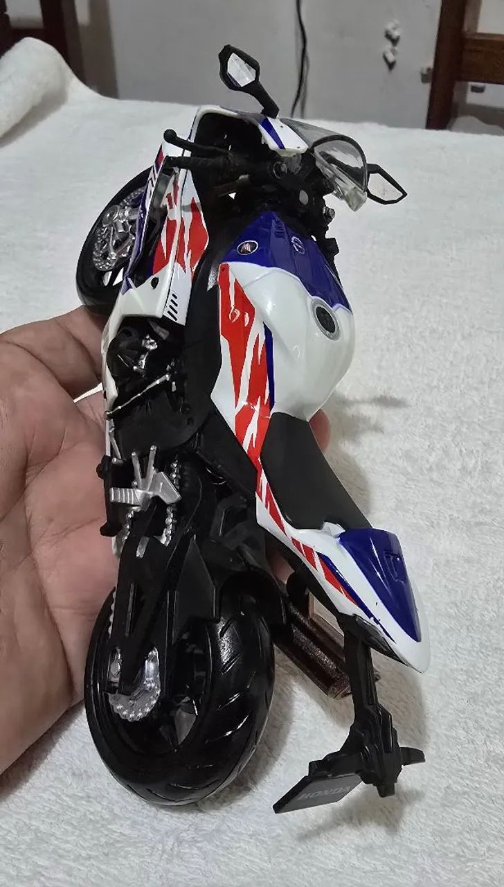 Moto miniatura Honda CBR1000RR-R Fireblade  - Foto 3