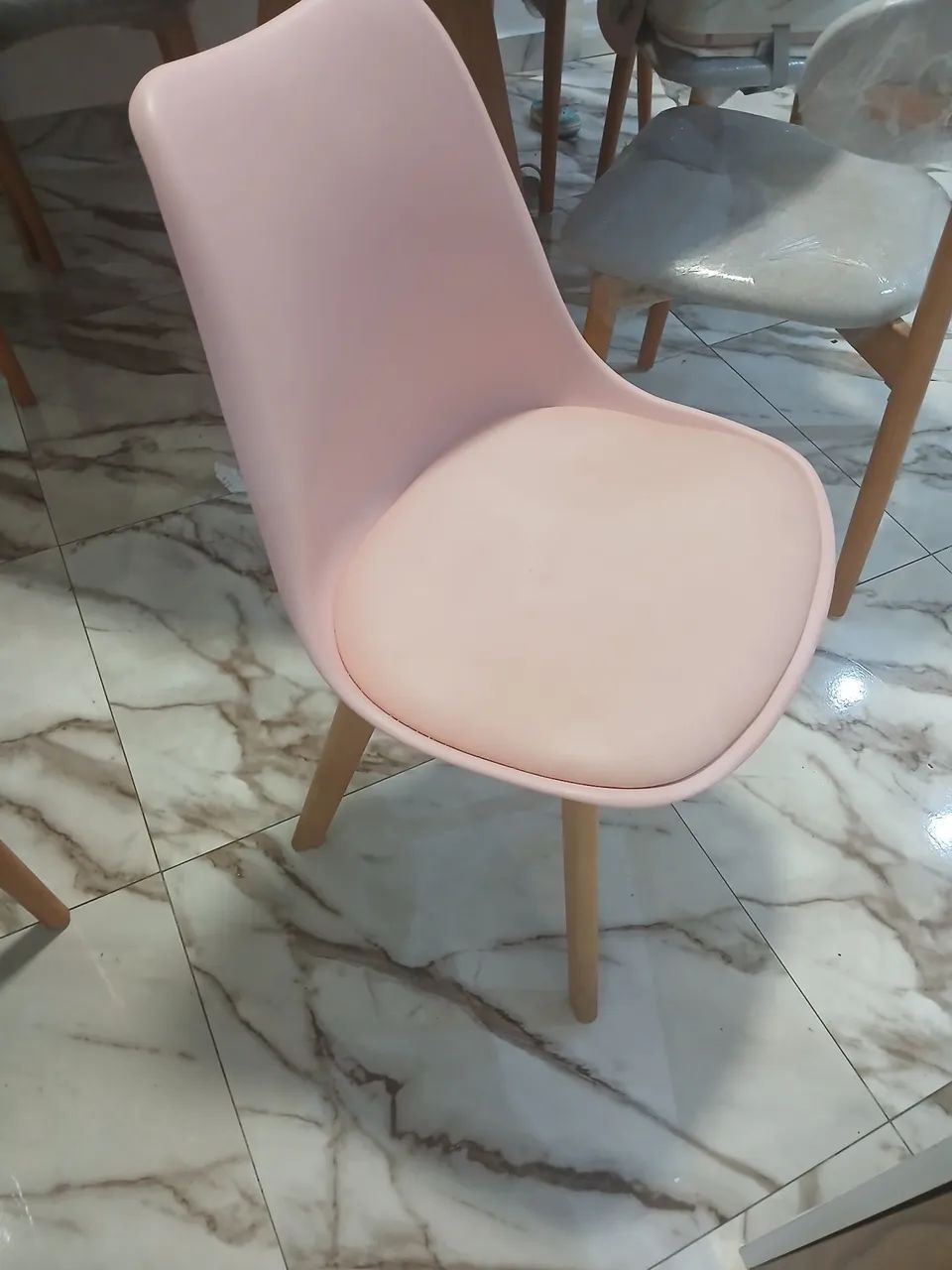 Cadeira moderna - Foto 2
