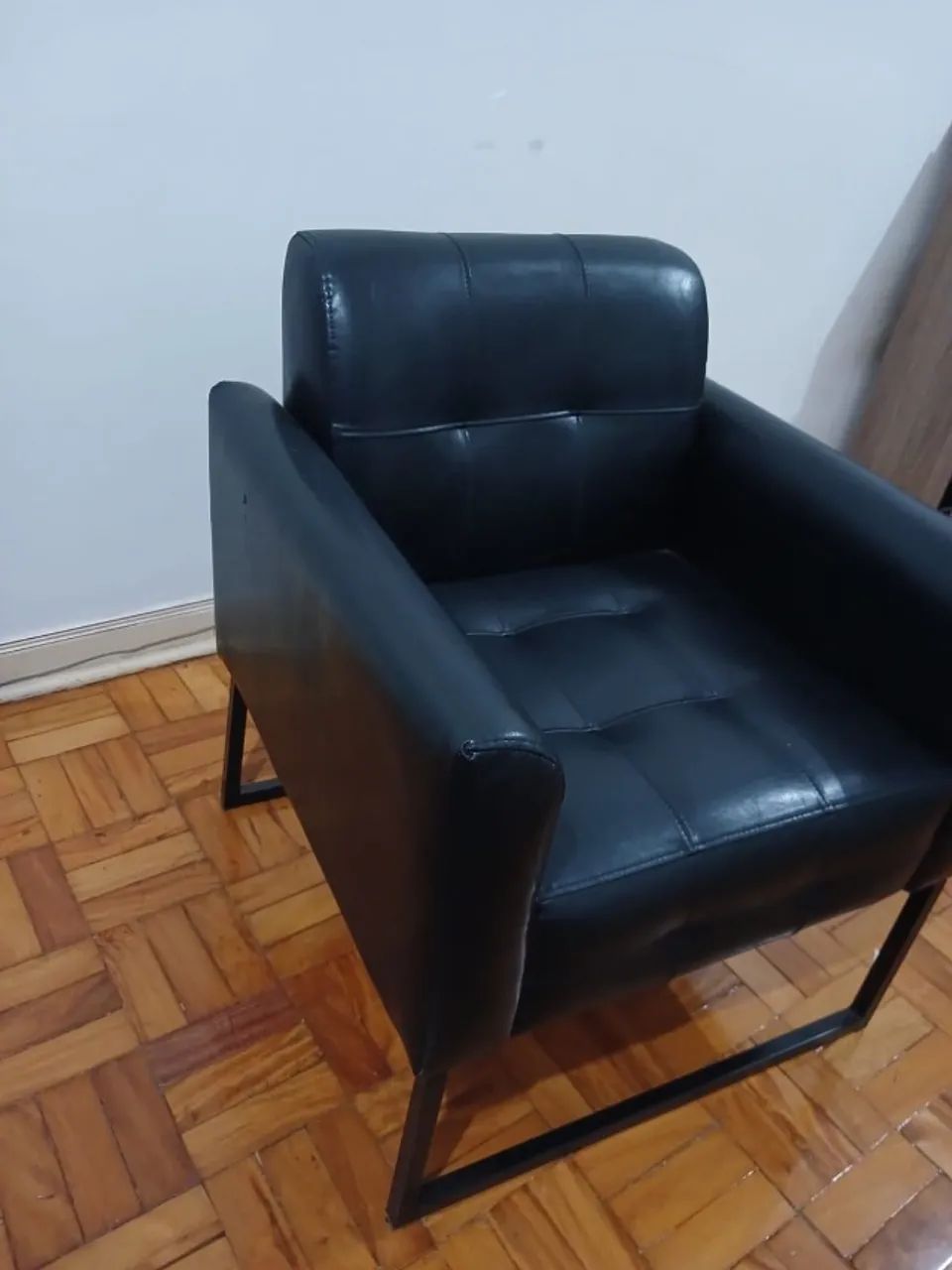 Poltrona de Estofado Preto - Foto 4
