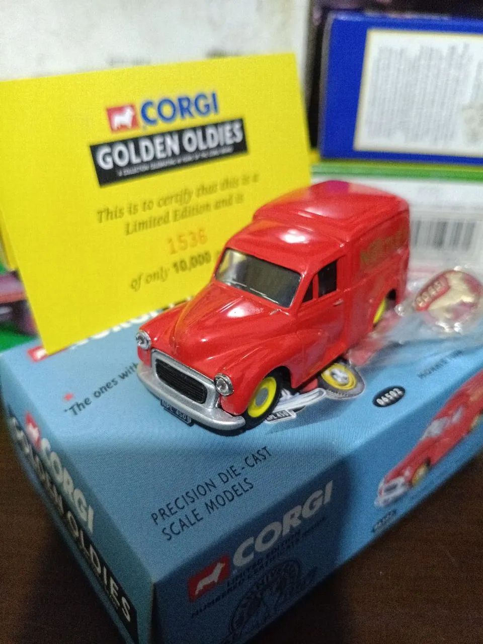 Miniatura CORGI - Morris 1000 Nestlé s Golden oldies 1:43