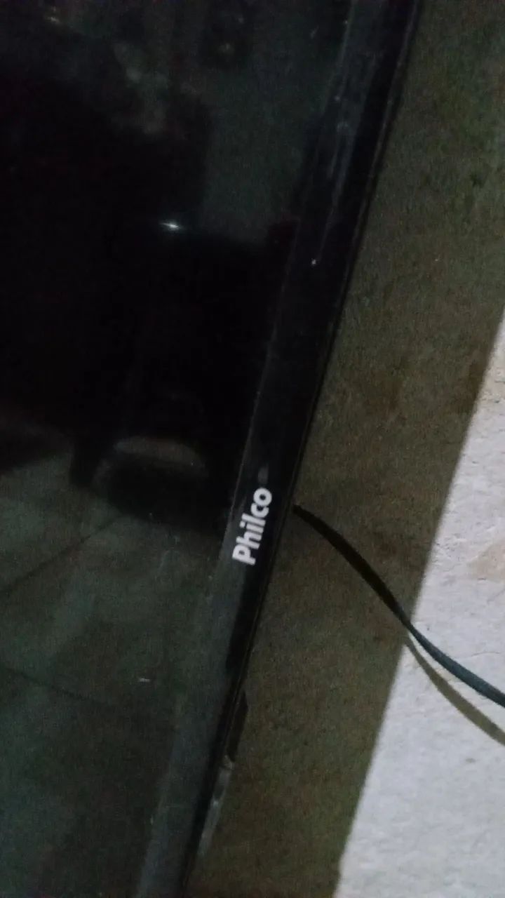 Tv Philips 32polegada quebrada/ retirada de peças  - Foto 4