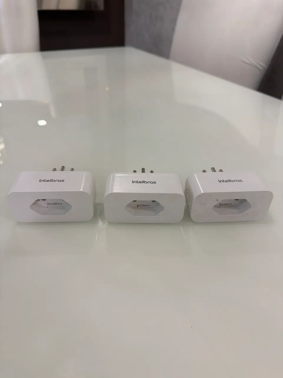 Tomada Plug inteligente + Alexa Intelbras 