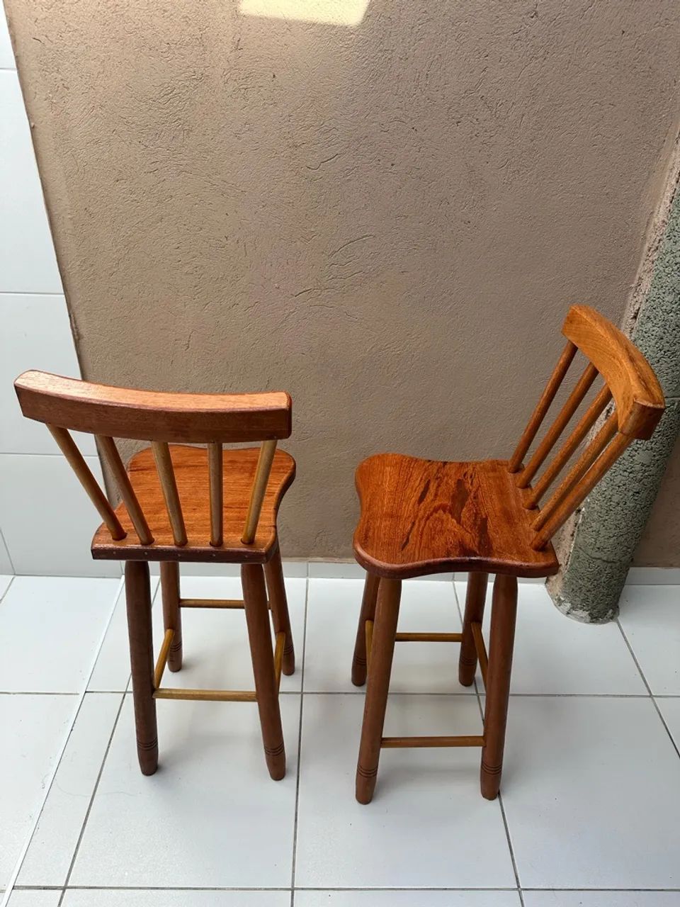 2 cadeiras de madeira para balcão  - Foto 4