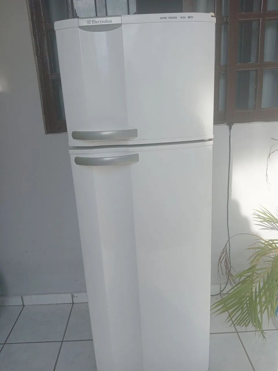Geladeira Eletrolux D34