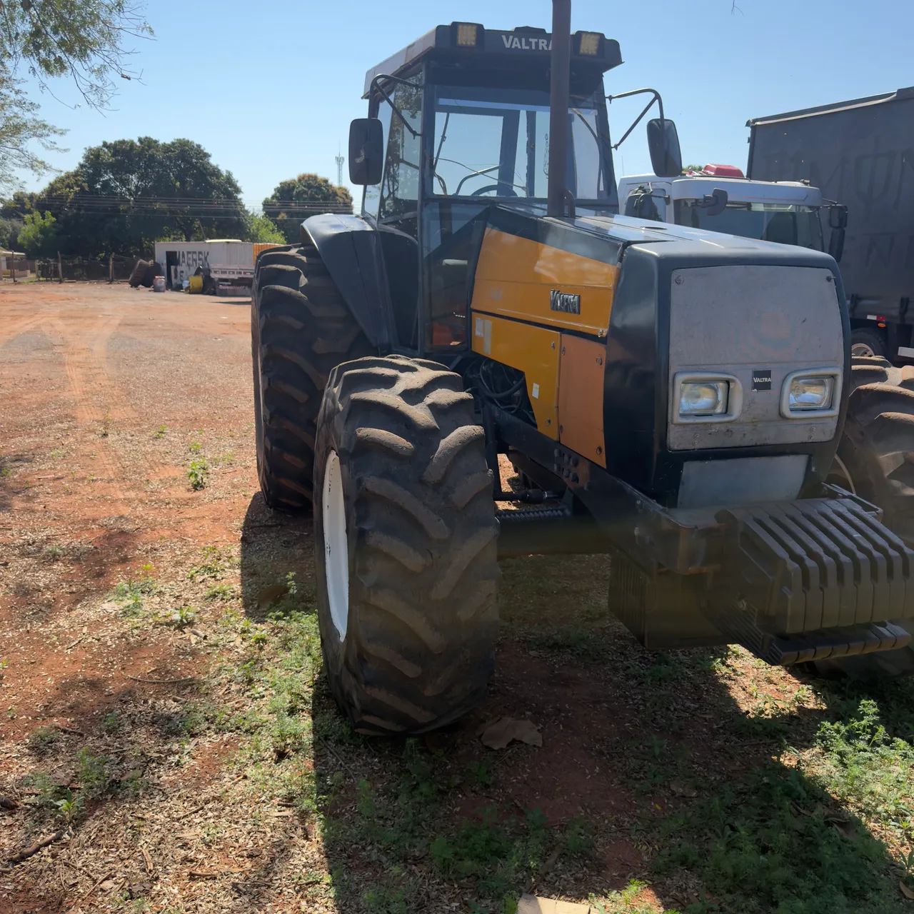 Trator Valtra  - Foto 5