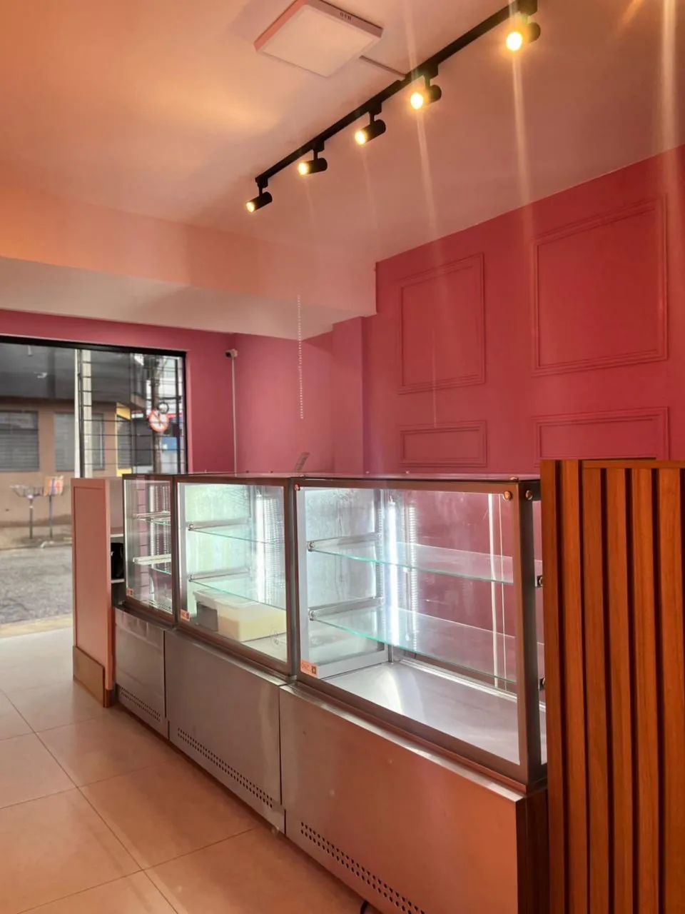Vitrine Refrigerada Linha Prime Branca 0,70 metros - Foto 2