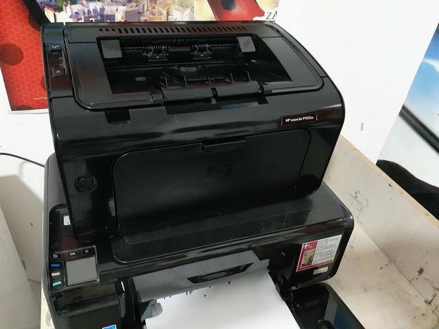 HP P1102w