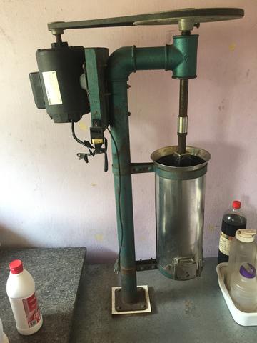 Máquina de bater juçara