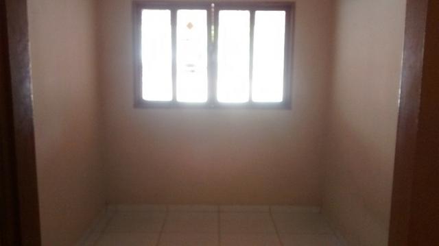 Casa 3 quartos, ótima referência, recém reformada - Foto 8