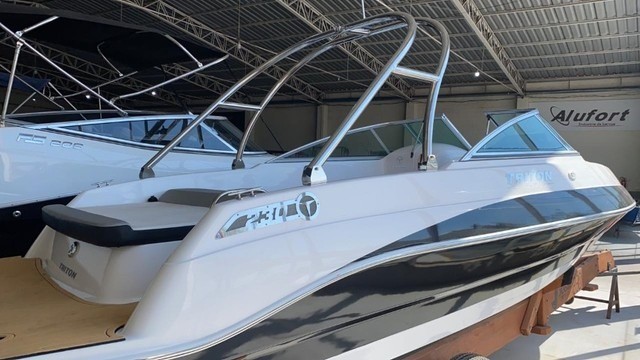Lancha Triton 230 Open - (23 pés) - Ñ fs/nx/Focker/Armati - Foto 2