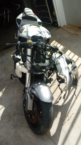 Sucata de moto para retirada de peças CBR 1000rr 2006 - Foto 2