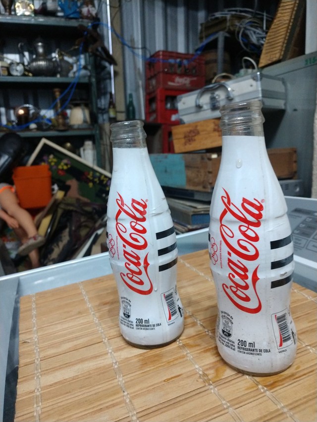 Duas garrafas refrigerante antigas coleção  - Foto 2