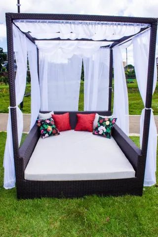 Cama em fibra sintética e Alumínio