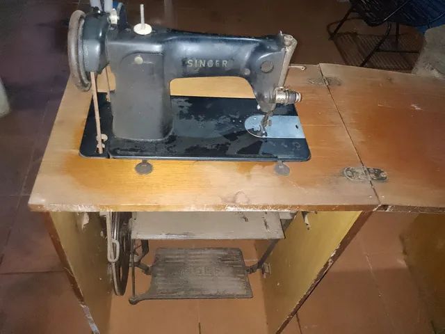 Vendo máquina de costura antiga Singer - Foto 2