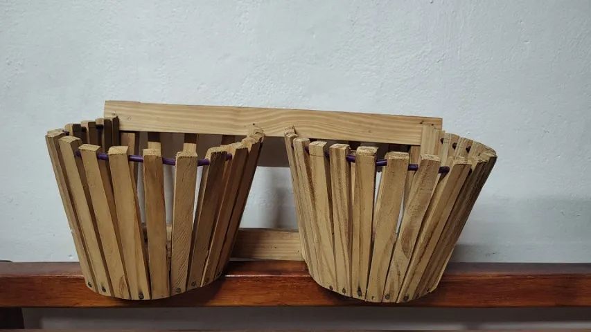 Suporte vaso em madeira artesanal 