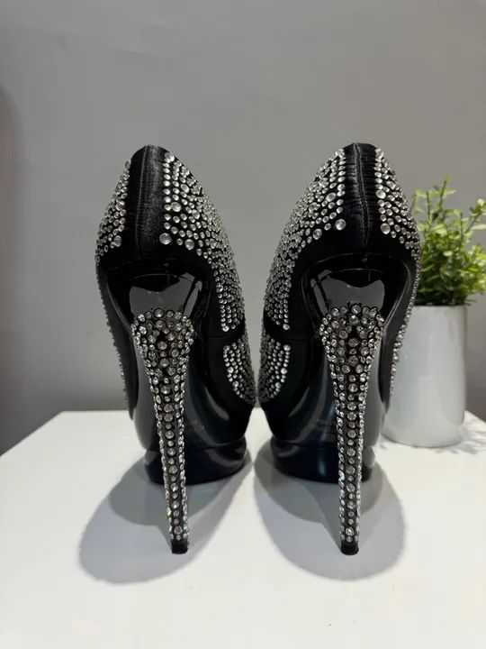 Sapato de salto meia pata todo cravejado de cristais  - Foto 4