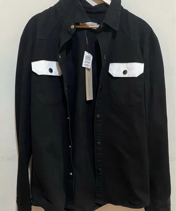 Jaqueta bicolor preto e branco Calvin Klein Jeans tamanho gg nova 