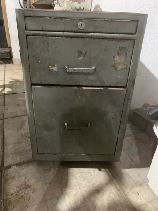 Gaveteiro de Metal Industrial Vintage