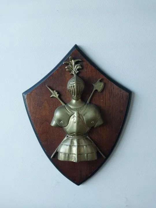 QUADRO EM MADEIRA GUERREIRO MEDIEVAL BRONZE