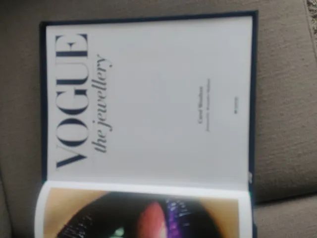 Estojo com livro da vogue jewellery em inglês  - Foto 6