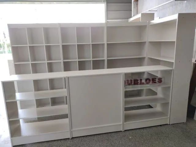 BALCÃO SIMPLES+ 2 BALCÃO VITRINE + 2 COLMÉIAS E 2 PRATELEIRAS MDF 