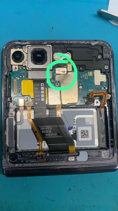 Venda de Peças Samsung Z Flip5 (Dano na Tela Frontal e Placa) - Foto 5